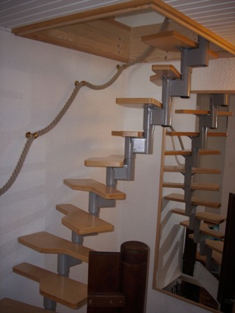 TREPPE_MANSARDE.JPG